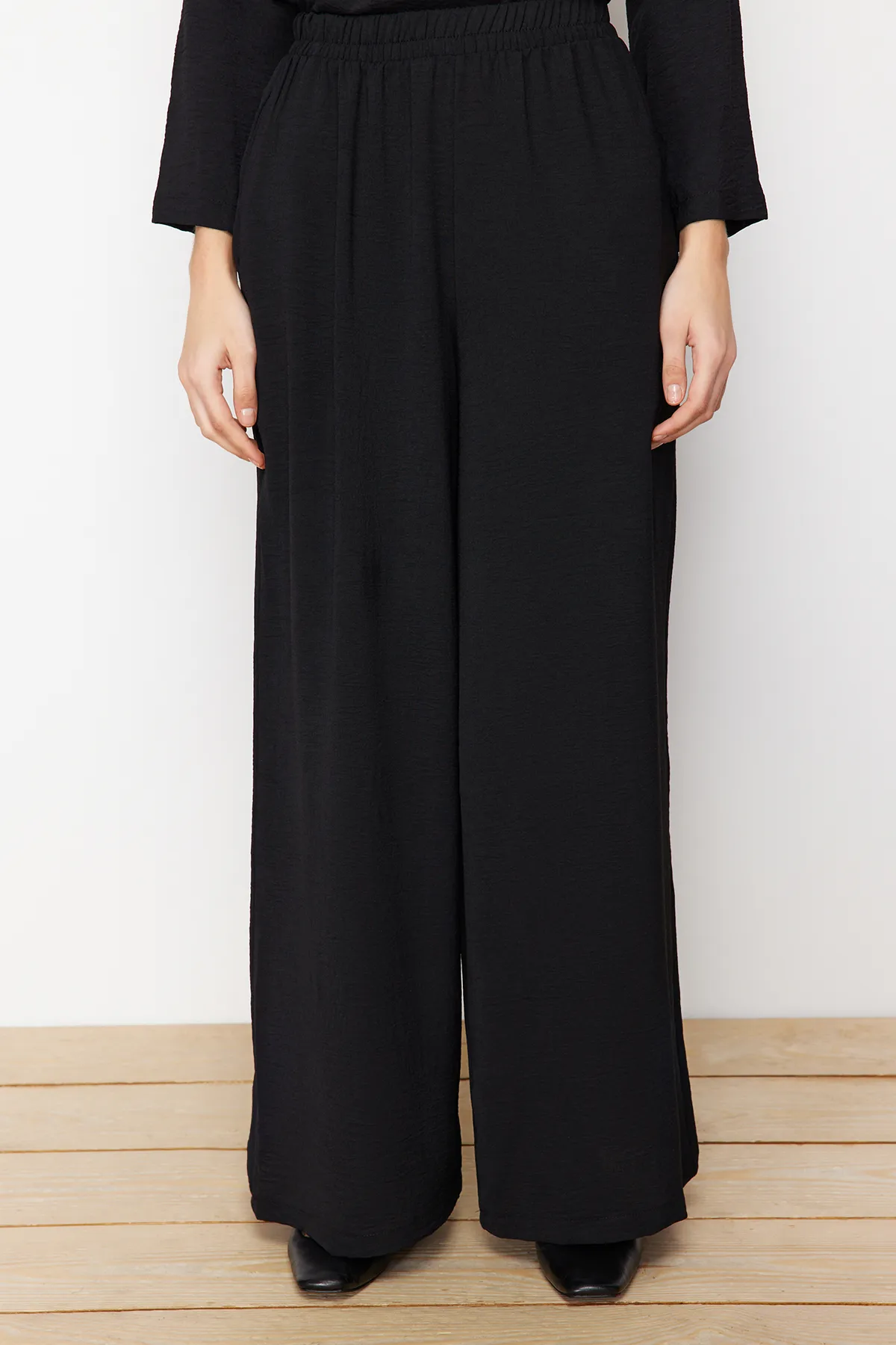 Trendyol Modest  Schwarzes Aerobin-Tunika-Set mit Kordelzug, Hose, gewebtem Unterteil und Oberteil TCTSS24US00009
