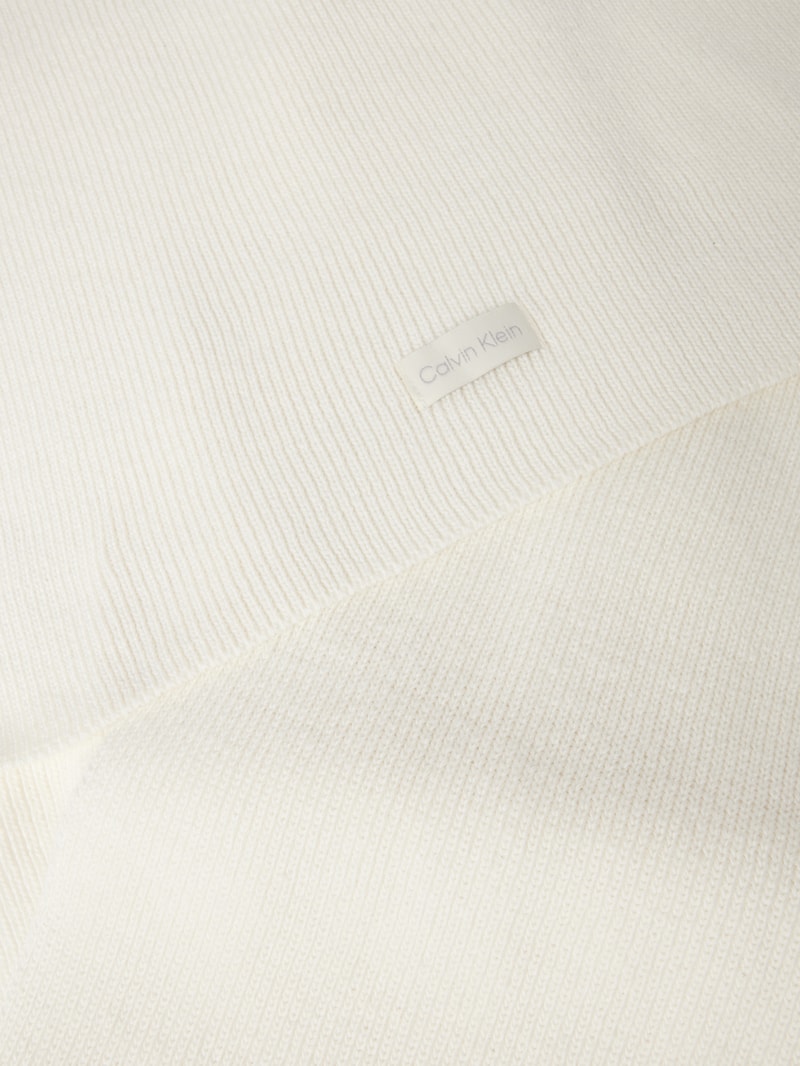 Strickschal mit Label-Patch Modell 'Essential' in offwhite