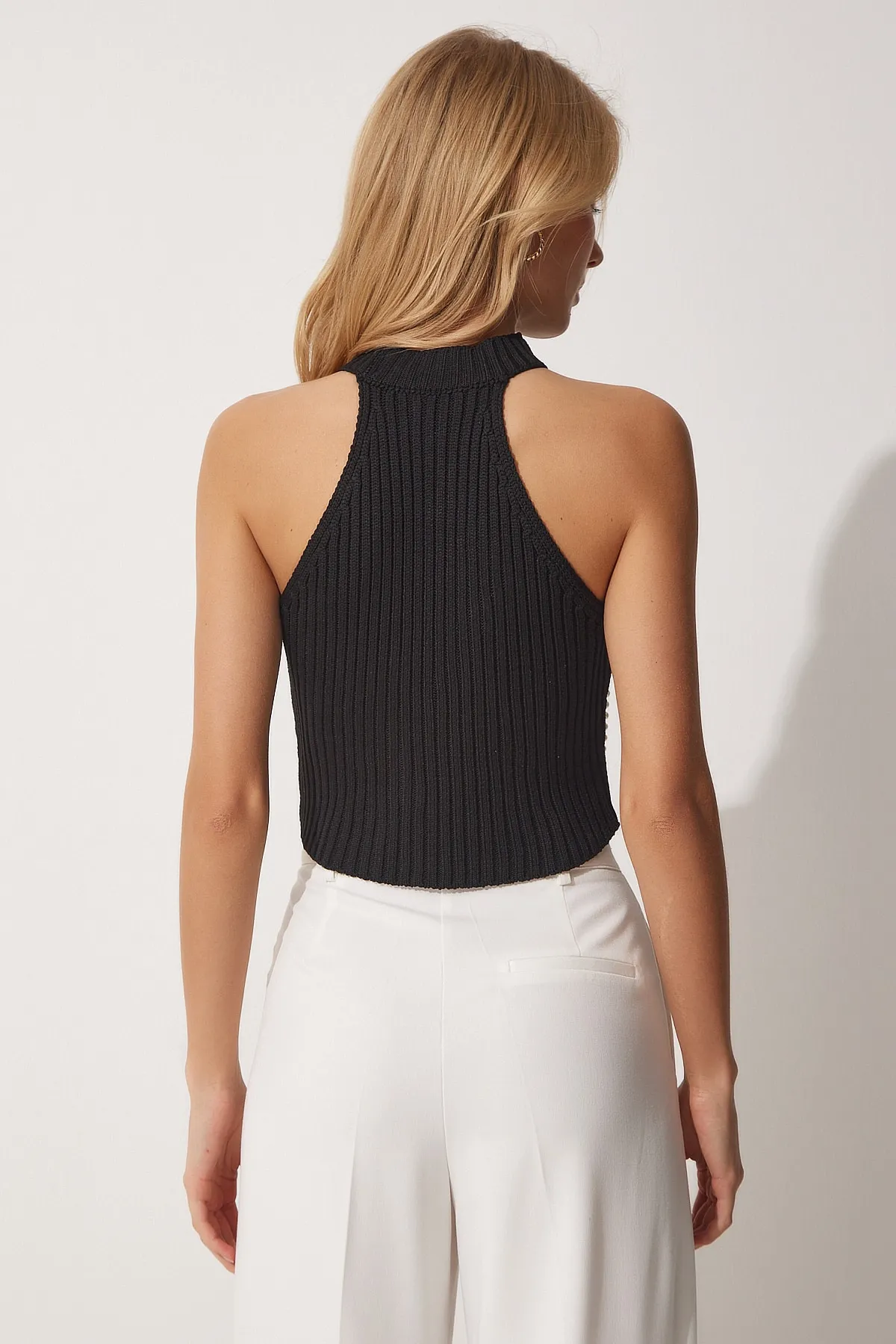 Happiness İstanbul  Schwarze Sommer-Strickbluse mit Neckholder für Damen Kİ00078