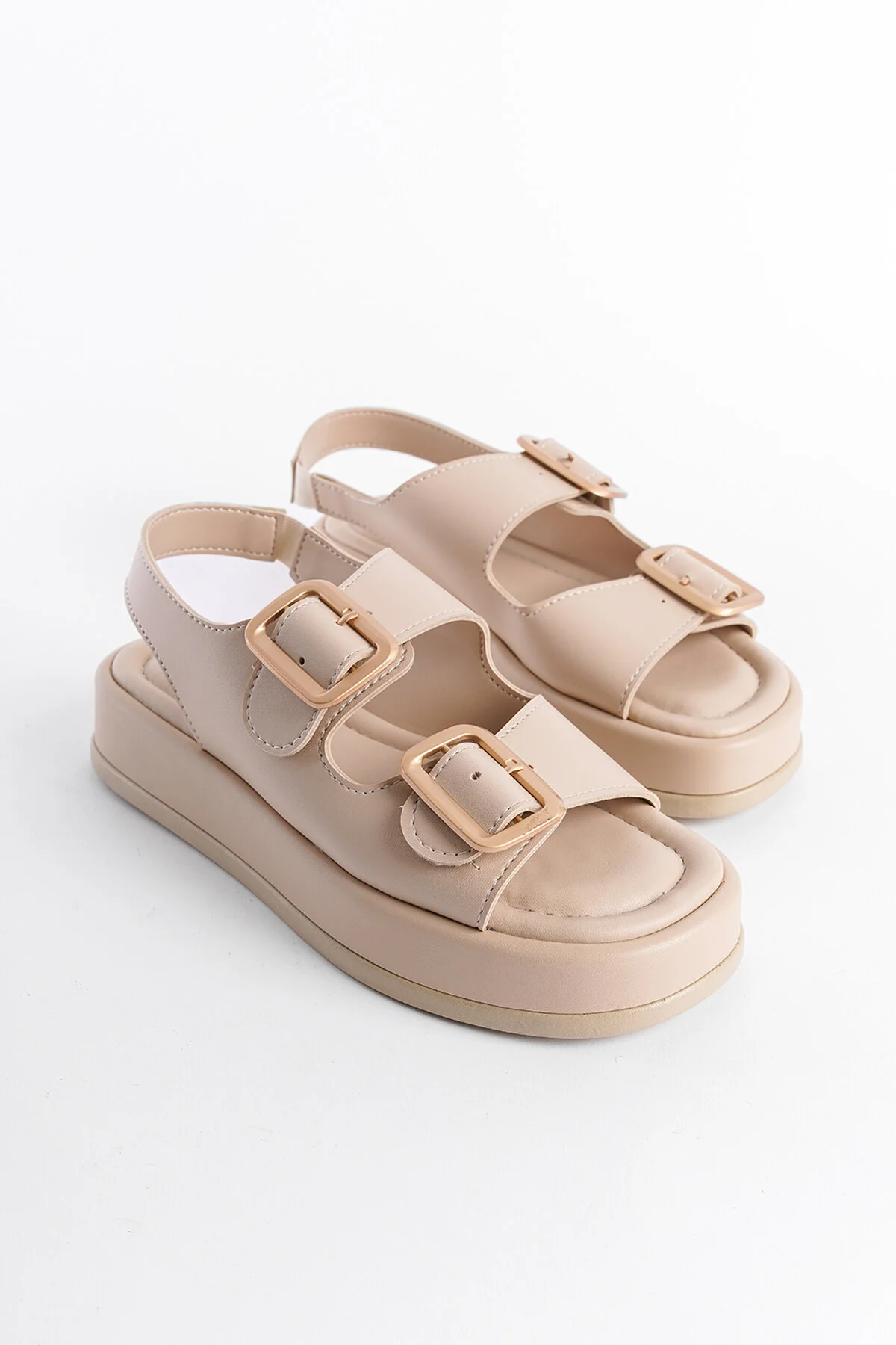 Capone Outfitters  Damensandalen mit Keilabsatz und doppelter Riemenschnalle