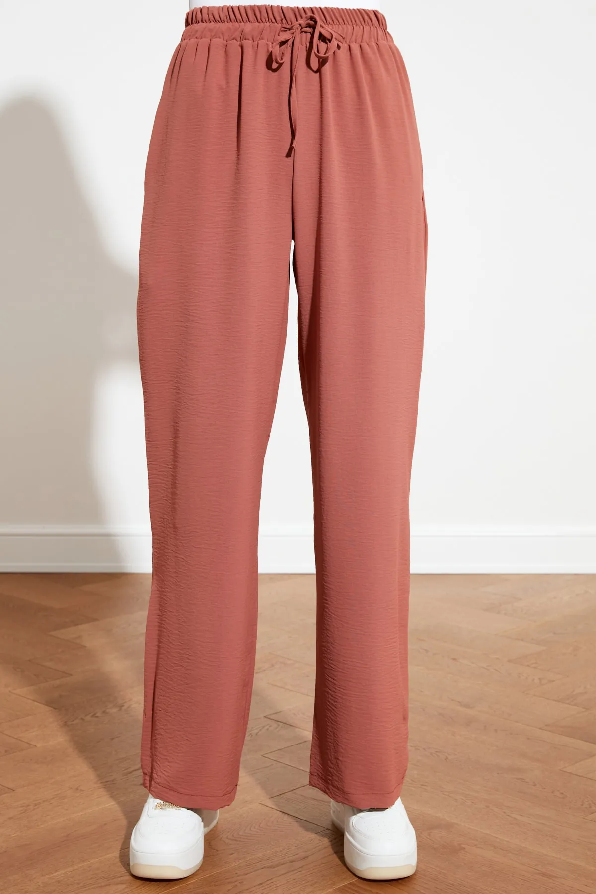 Trendyol Collection  Dusty Rose Webhose mit weitem Bein TWOSS21PL0248