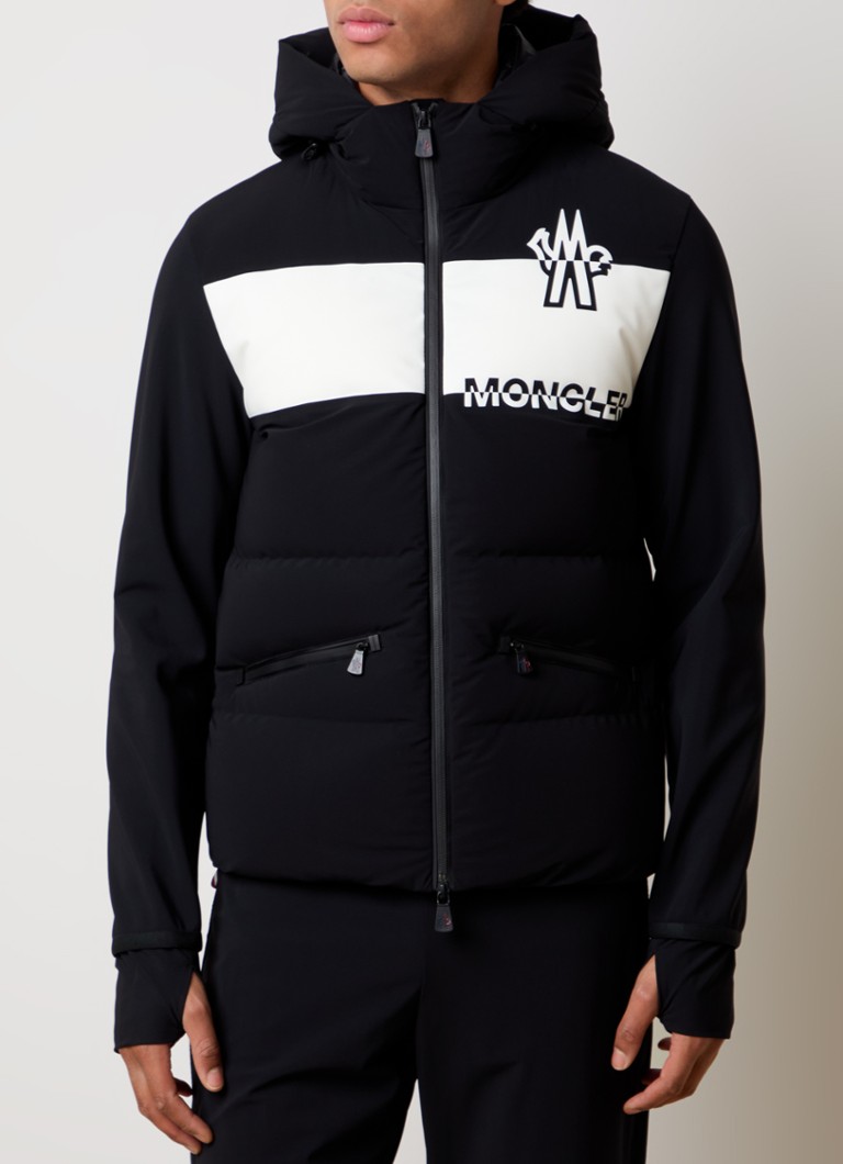 Moncler-tikkitakki, jossa logo ja vetoketjutaskut