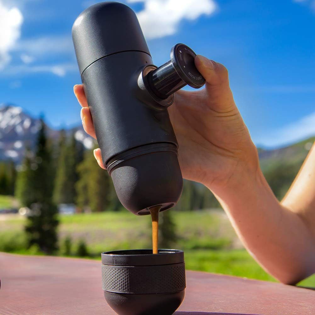 YUHRO Kapsel-/Kaffeepadmaschine Kompakte Kaffeemaschine, kompatibel mit Kapseln, Espressokaffee., Reise-Kaffeemaschine, manuelle Bedienung, ideal für unterwegs.