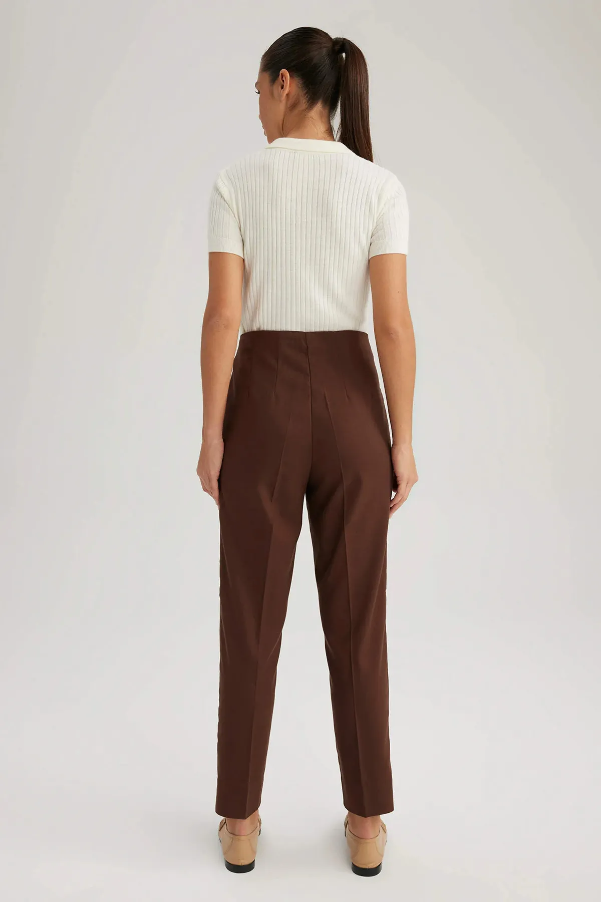 Laluvia  Braune Flottilla-Stoffhose mit hoher Taille vorne