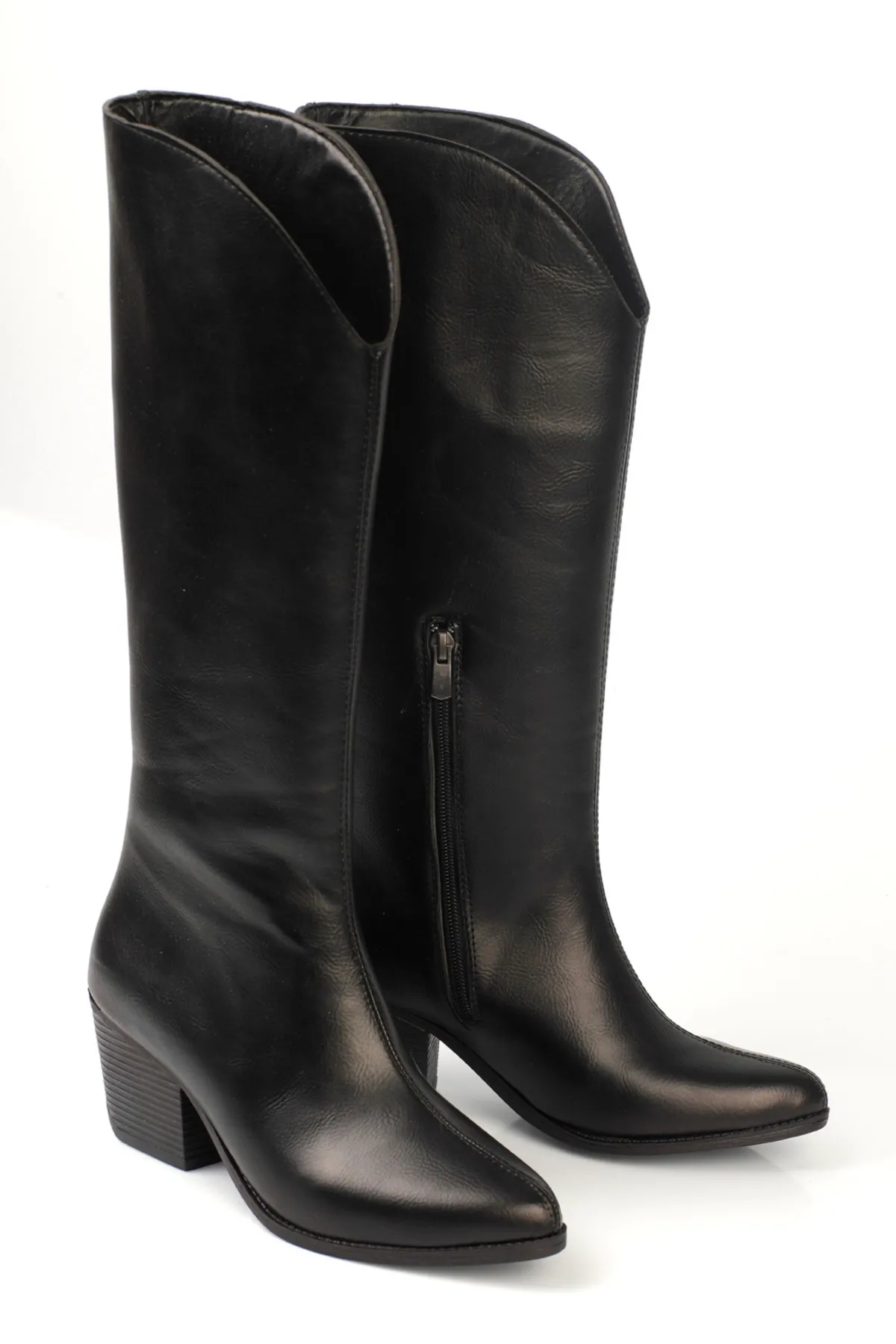Capone Outfitters  Lange Cowboystiefel mit spitzer Zehenpartie