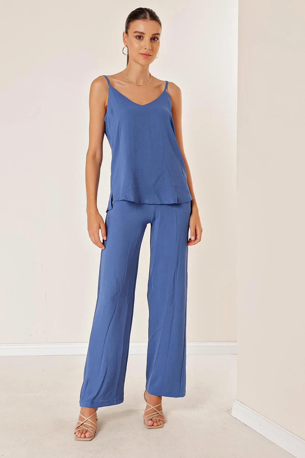 By Saygı  Ayrobin-Anzug mit weitem Bein und Seil-Hosenträgerhose INDIGO