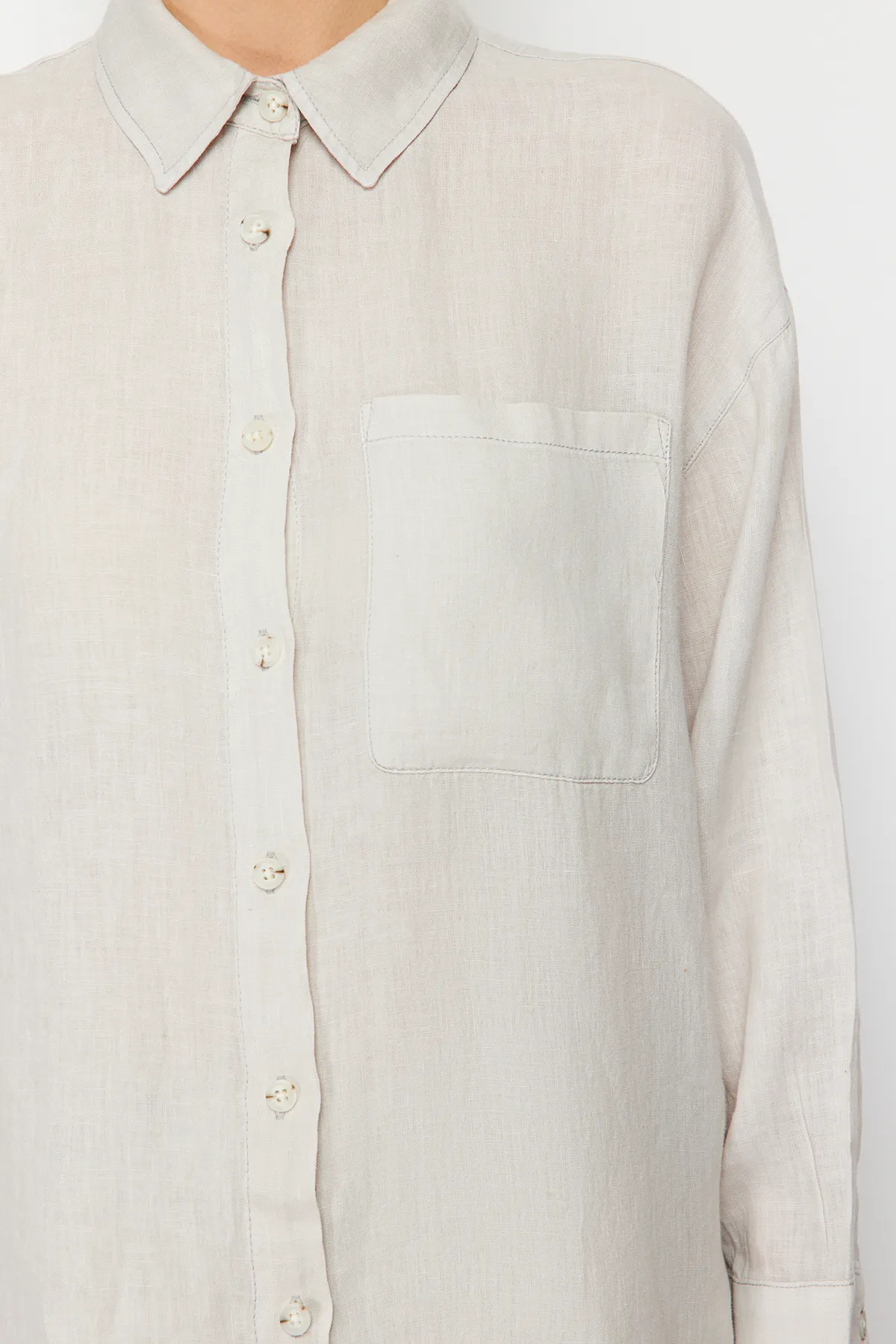 Trendyol Collection  Graues Oversize-Hemd aus 100 % Leinen TWOSS24GO00118