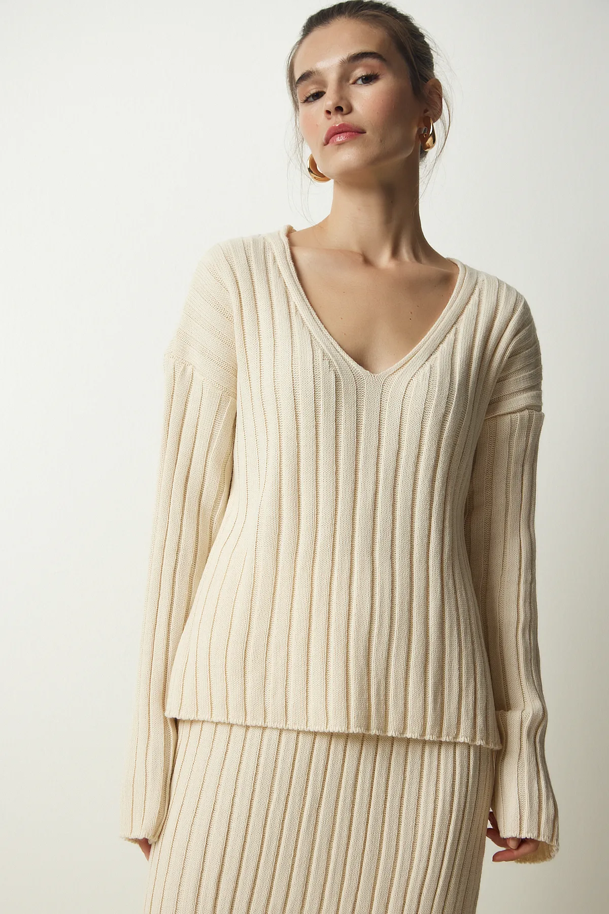 Happiness İstanbul  Cremefarbenes Strickset mit geripptem Pullover und Rock für Damen YY00188