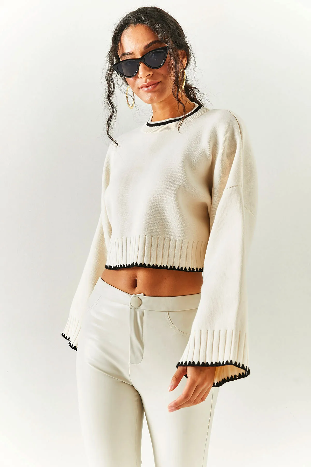 Olalook  Kurzes Strick-Sweatshirt mit spanischen Ärmeln für Damen, ecrufarben KZK-19000626