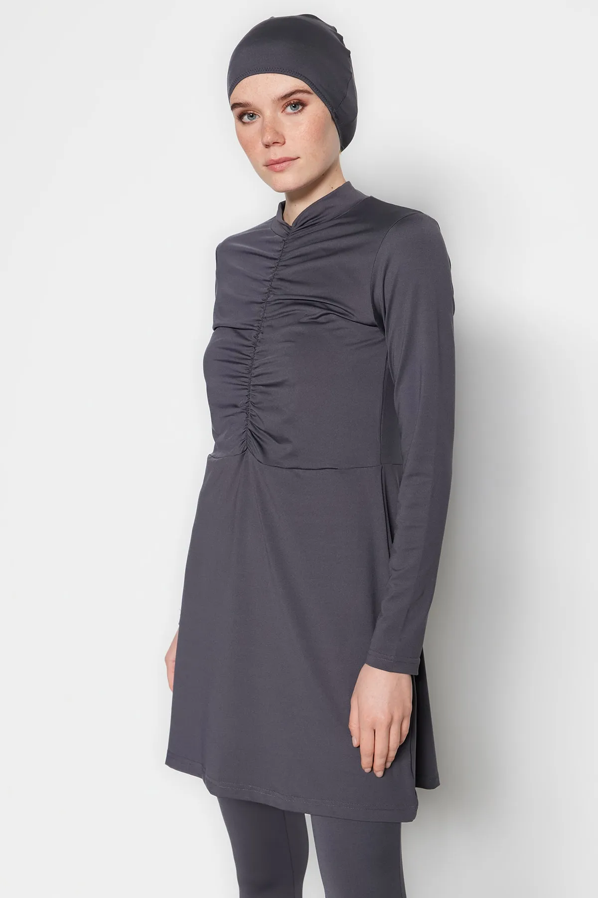 Trendyol Modest  Anthrazitfarbenes, detailliertes, vollständig überzogenes, gestricktes Lycra-Badeanzugset mit Rüschen und 4-teiligem Set TCTSS23CF00012
