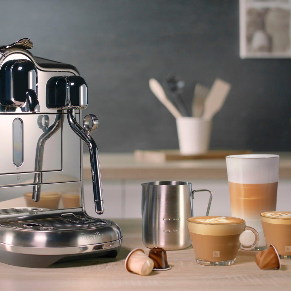 Nespresso Kapselmaschine Creatista Pro SNE900 mit Edelstahl-Milchkanne, inkl. Willkommenspaket mit 14 Kapseln