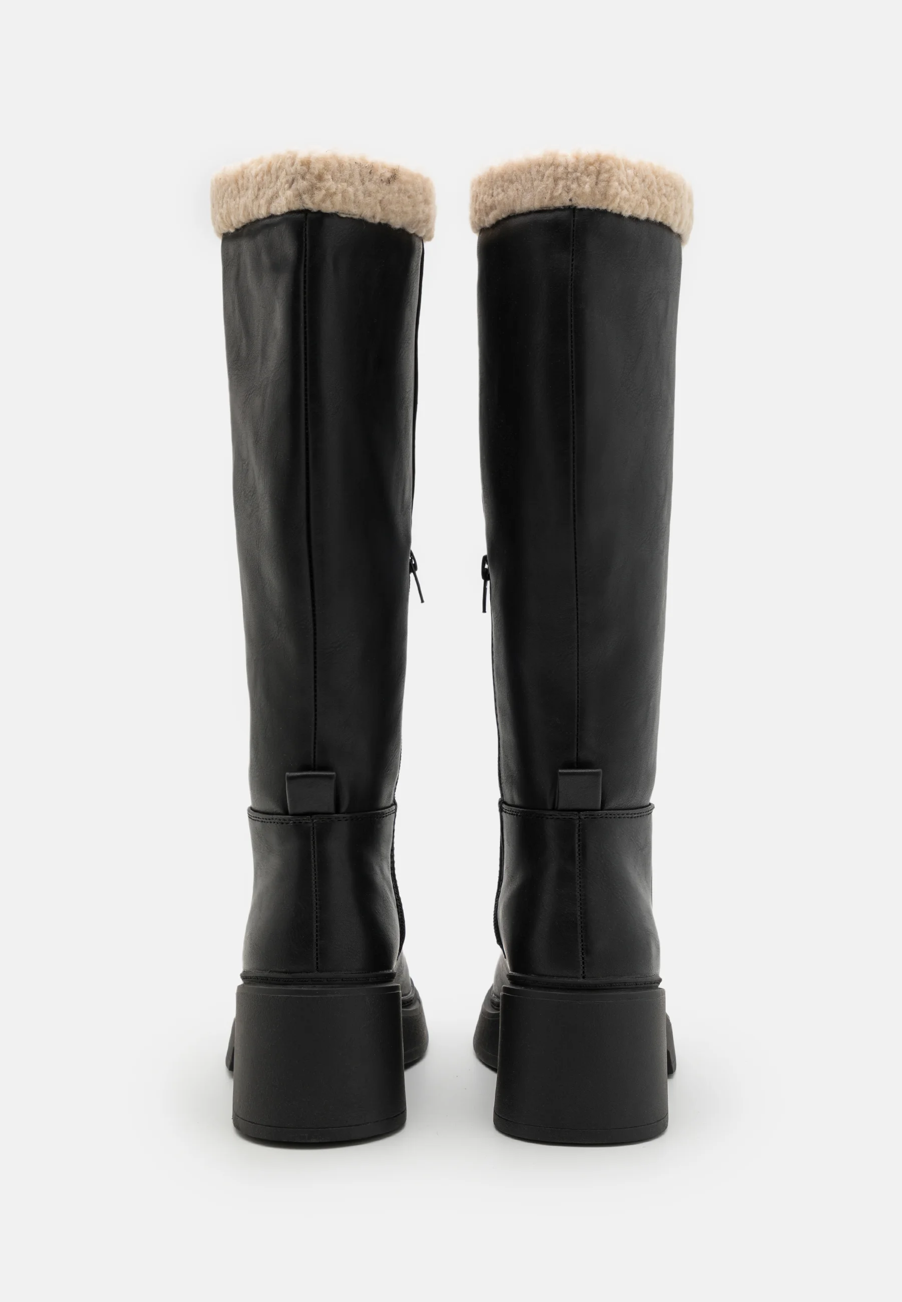 Botas de plataforma pares e impares