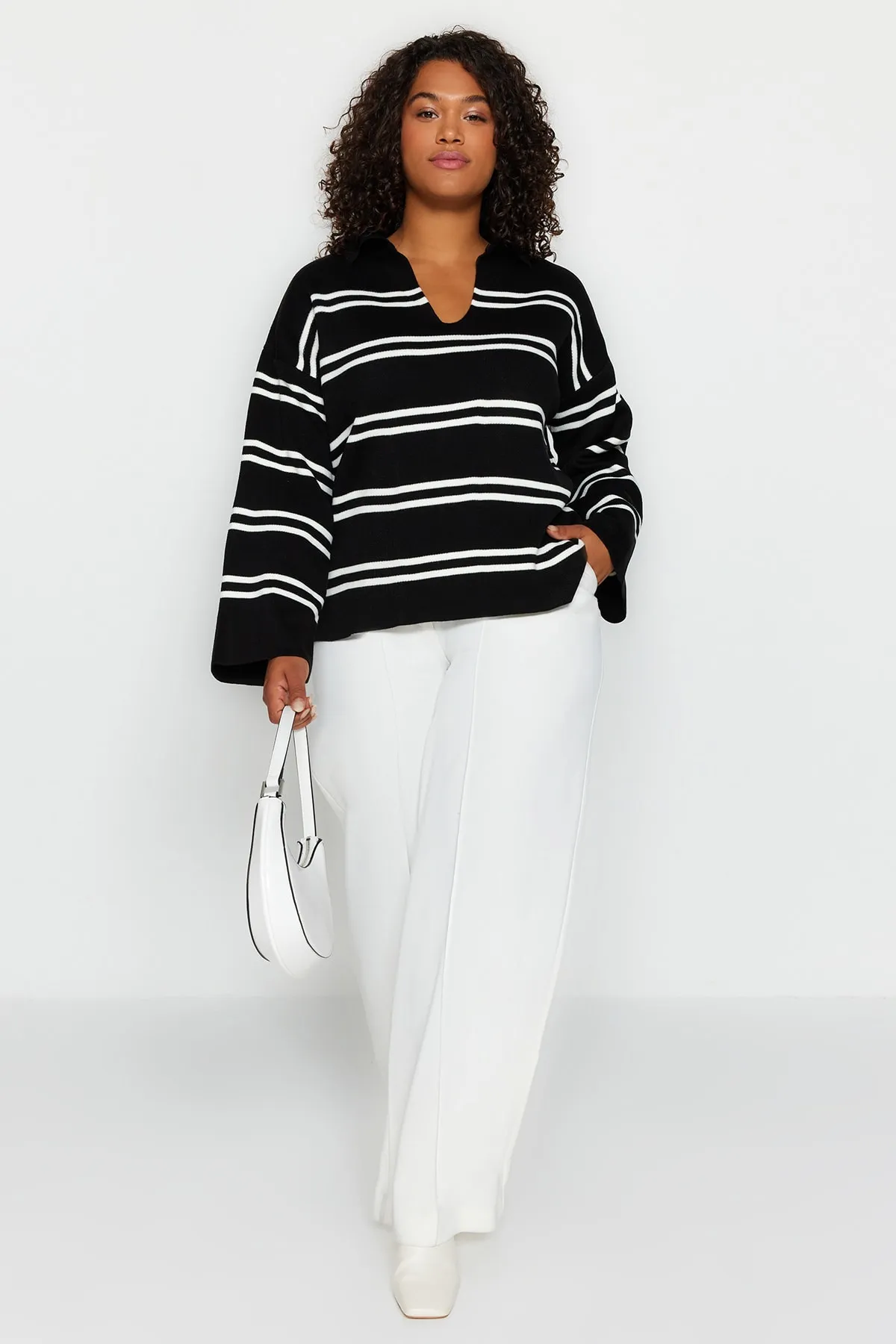 Trendyol Curve  Schwarz gestreifter Strickpullover TBBAW24AN00013