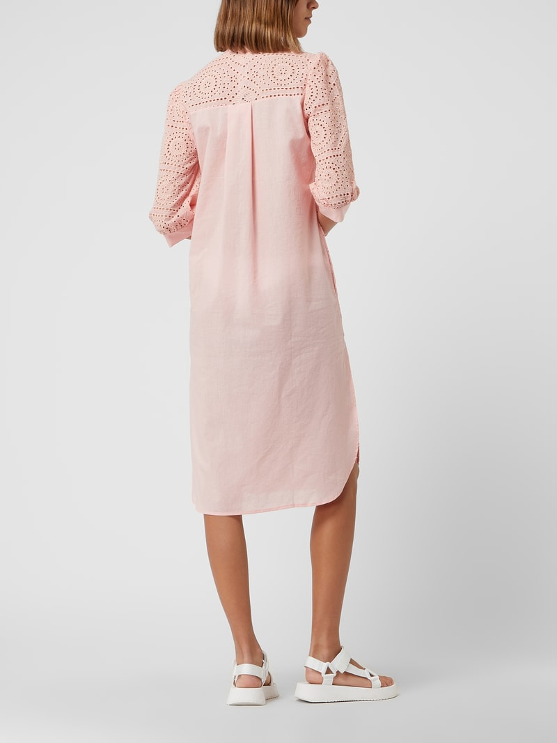 Kleid aus Lochspitze in apricot