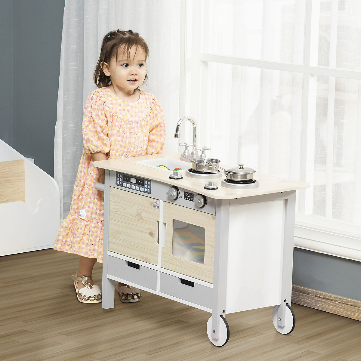 Kinderküche mit Rädern und Griff