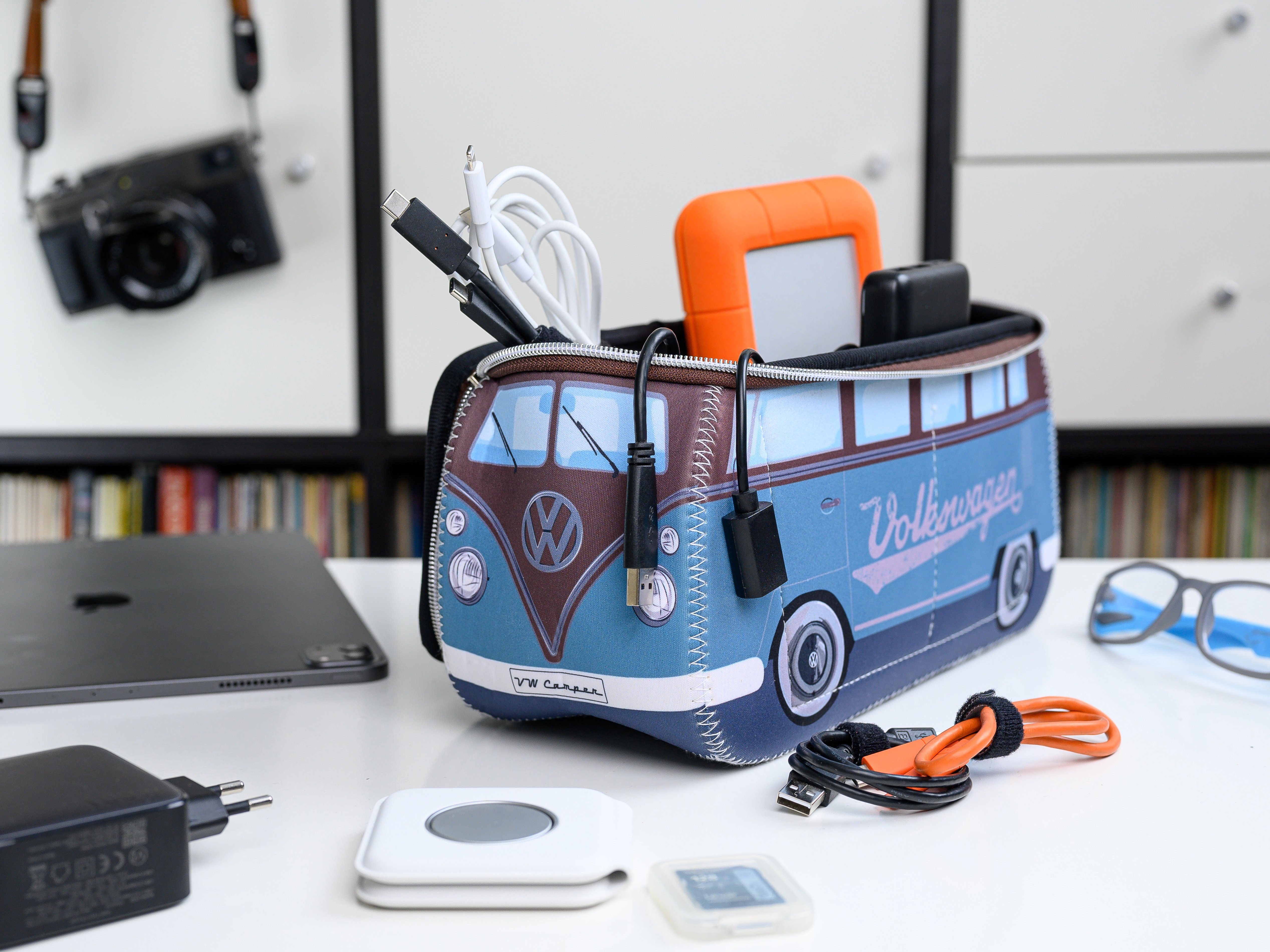 VW Collection by BRISA Kulturbeutel Volkswagen Neopren Schminktasche, Reisebeutel, Kosmetiktasche im T1 Bulli Bus Design