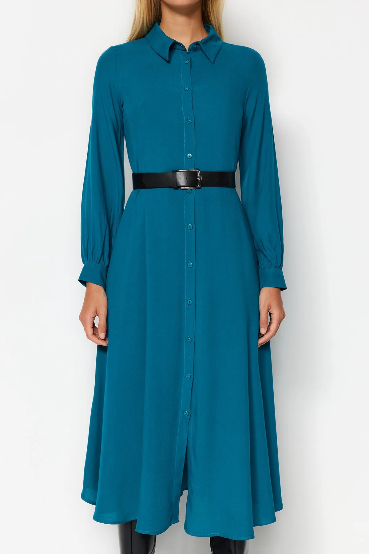 Trendyol Collection  Gewebtes Kleid aus Ölgewebe TWOAW21EL1428