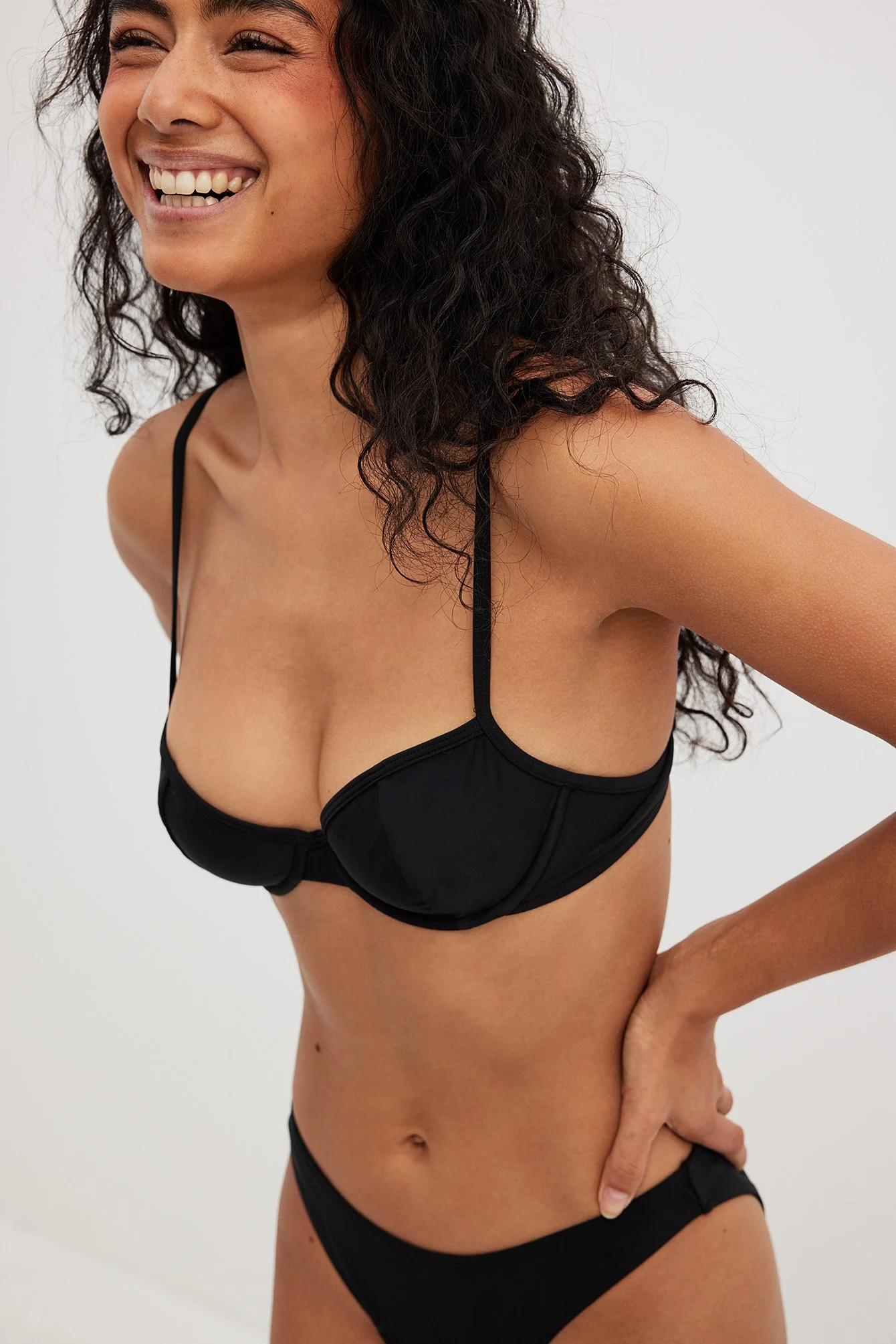 Bikini-Oberteil mit mittelgroßen Körbchen