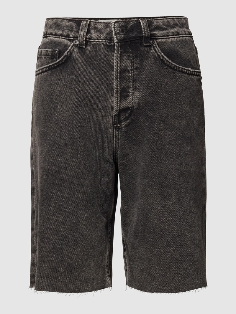 Jeansshorts mit ausgefransten Abschlüssen in schwarz