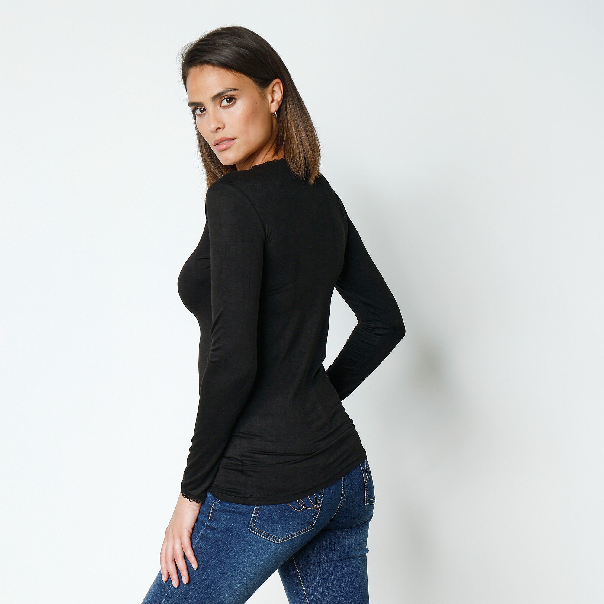 Tee-shirt manches longues chaleur seconde peau et détails dentelle