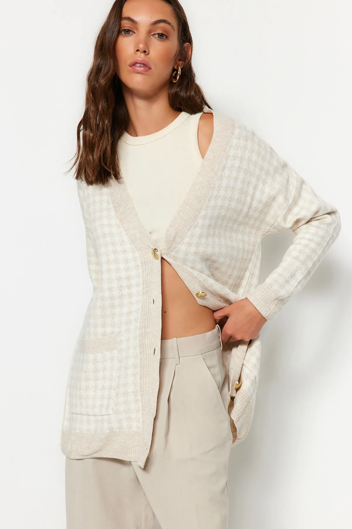 Trendyol Collection  Steinfarbener Strick-Cardigan mit weiter Passform TWOAW22HI0179