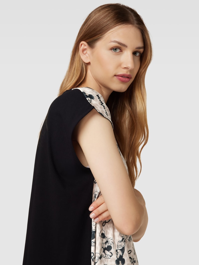 T-Shirt mit Motiv-Print in schwarz