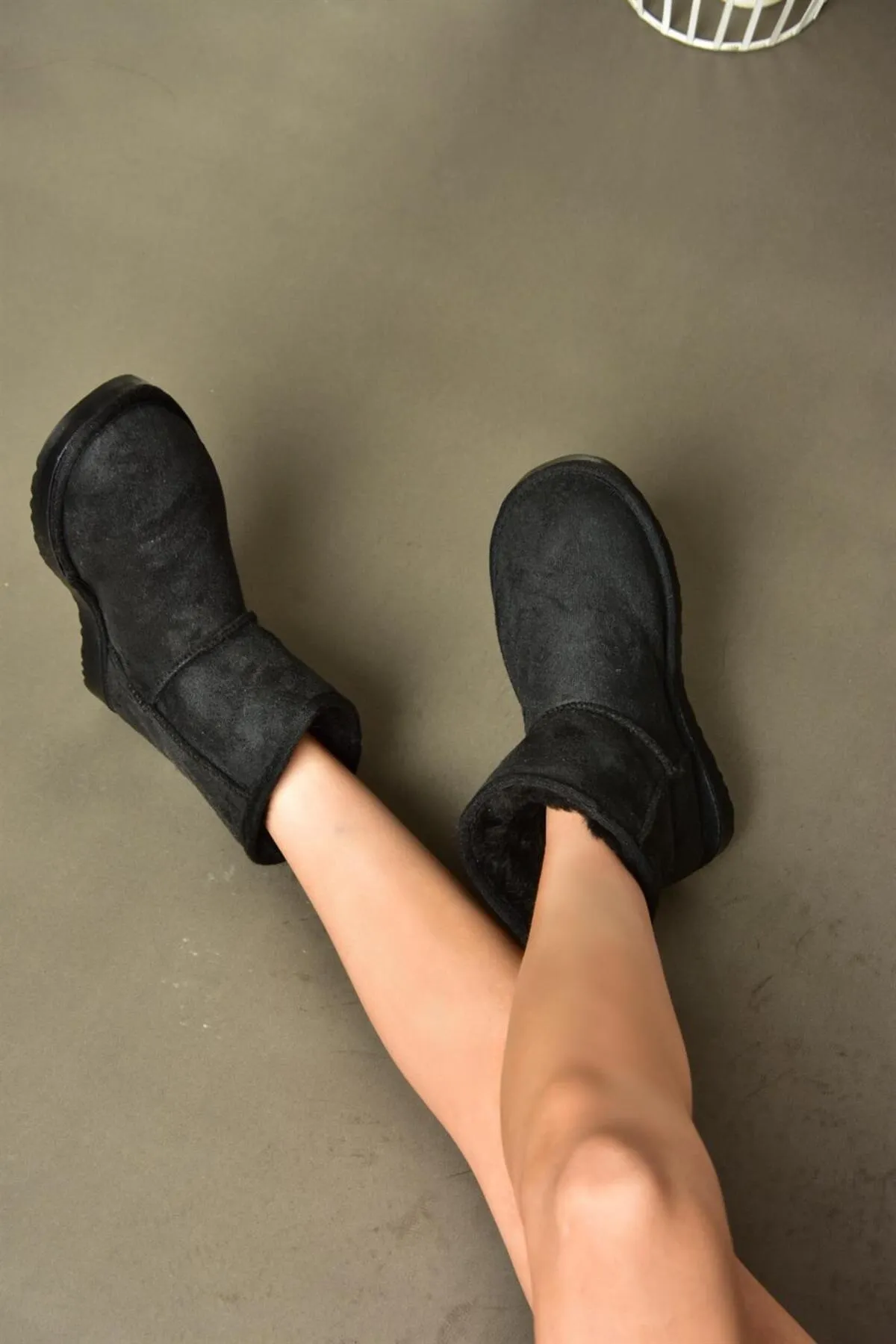 Fox Shoes  R612026502 Schwarze Wildlederstiefel für Damen mit Federn innen