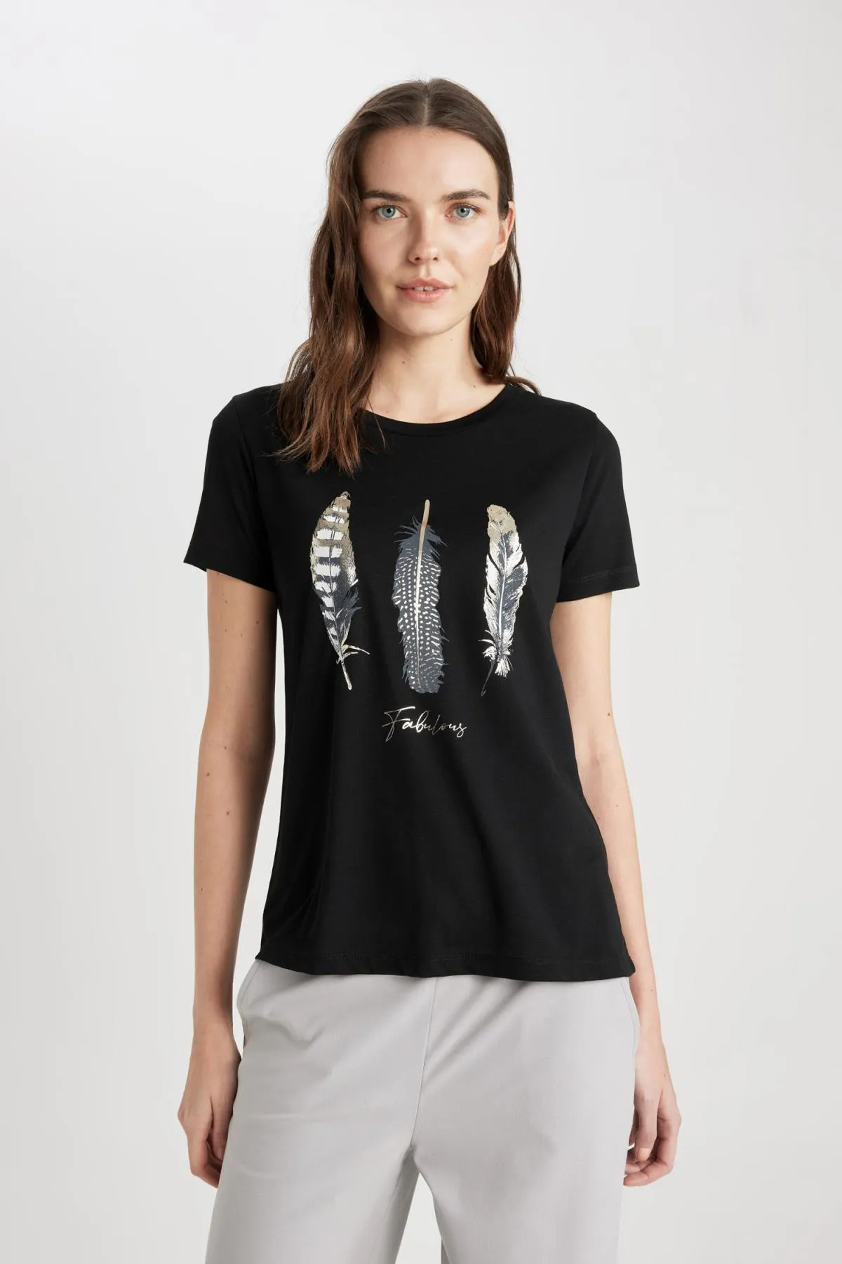 DeFacto  Bedrucktes Kurzarm-T-Shirt mit normaler Passform und Rundhalsausschnitt C2110ax24sp