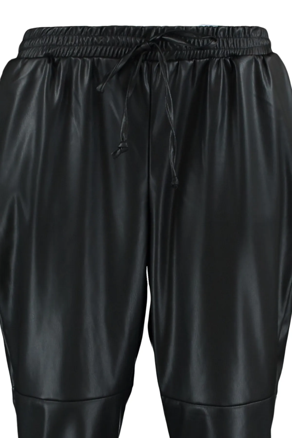 Trendyol Curve  Zigarettenhose aus Kunstleder mit elastischem Bund TBBAW23AR00055