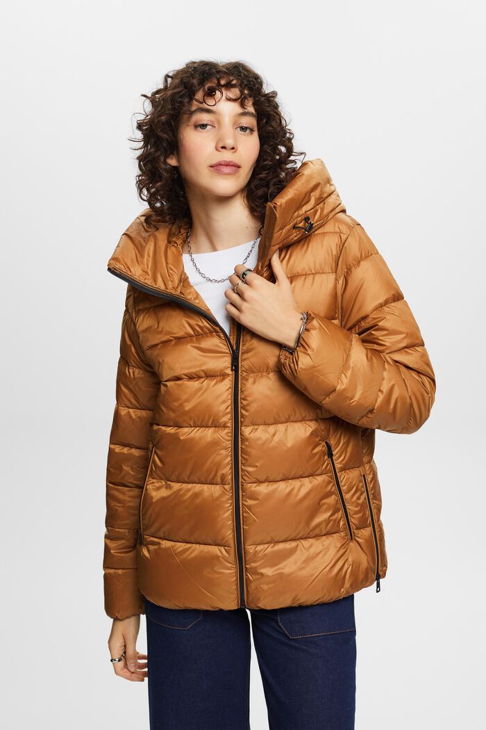 Recycelt: Pufferjacke mit Kapuze