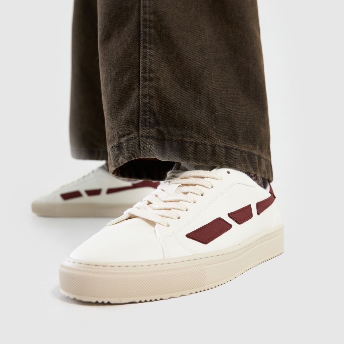 SAYE modelo 99 city sneakers i vitt och rött