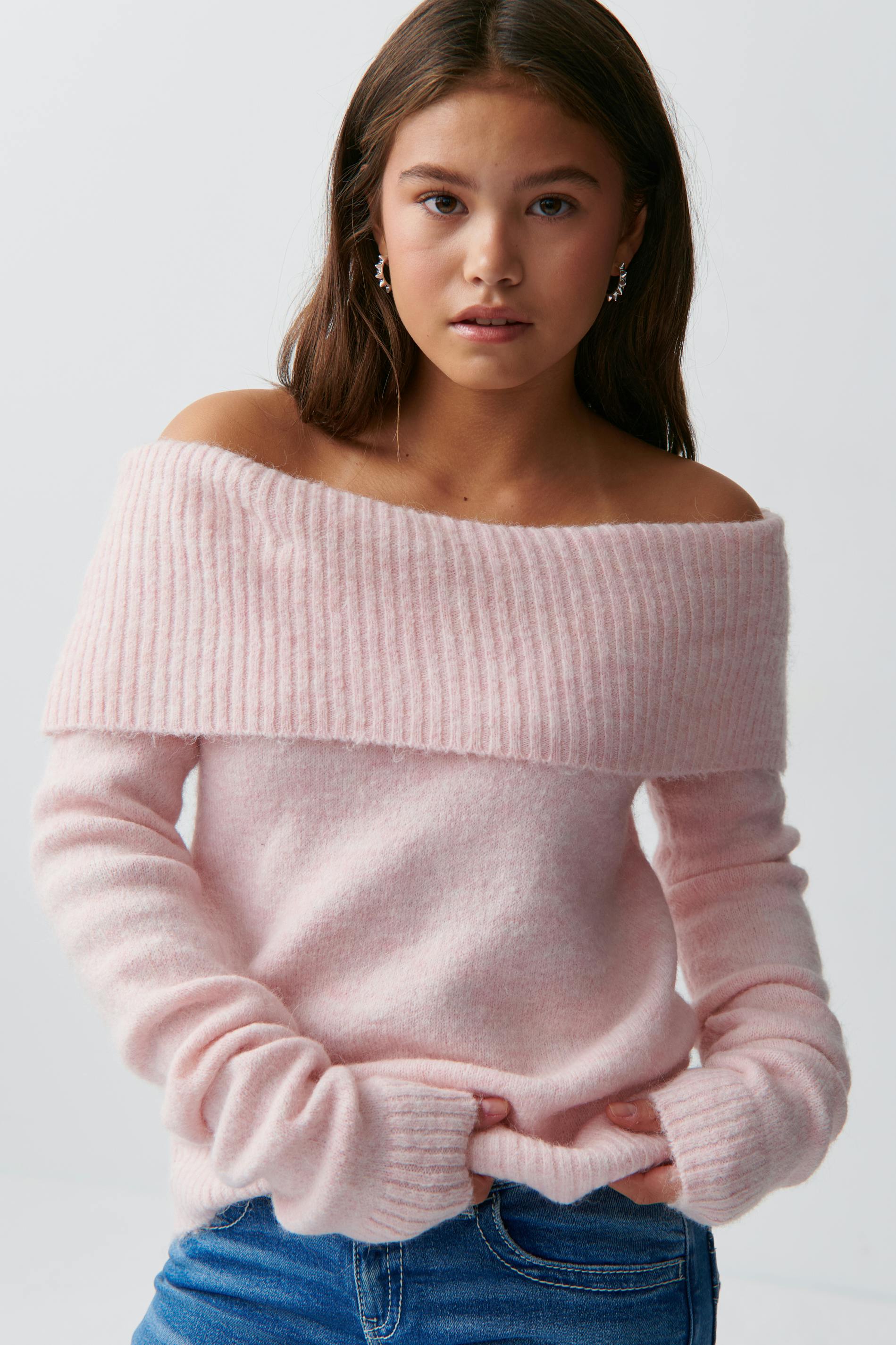 Y kn off shoulder sweater