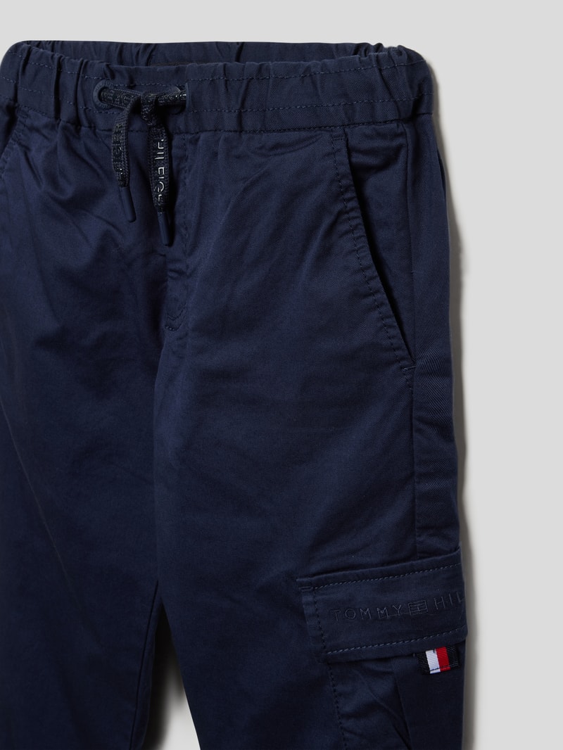 Straight Fit Stoffhose mit Pattentasche in marineblau