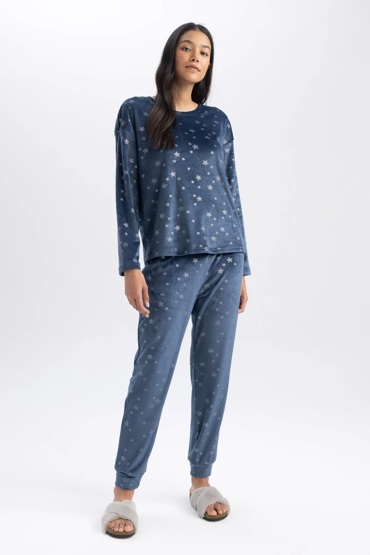 DeFacto  Verliebtes, gemustertes Langarm-Pyjama-Set aus Velours mit Neujahrsmotiv