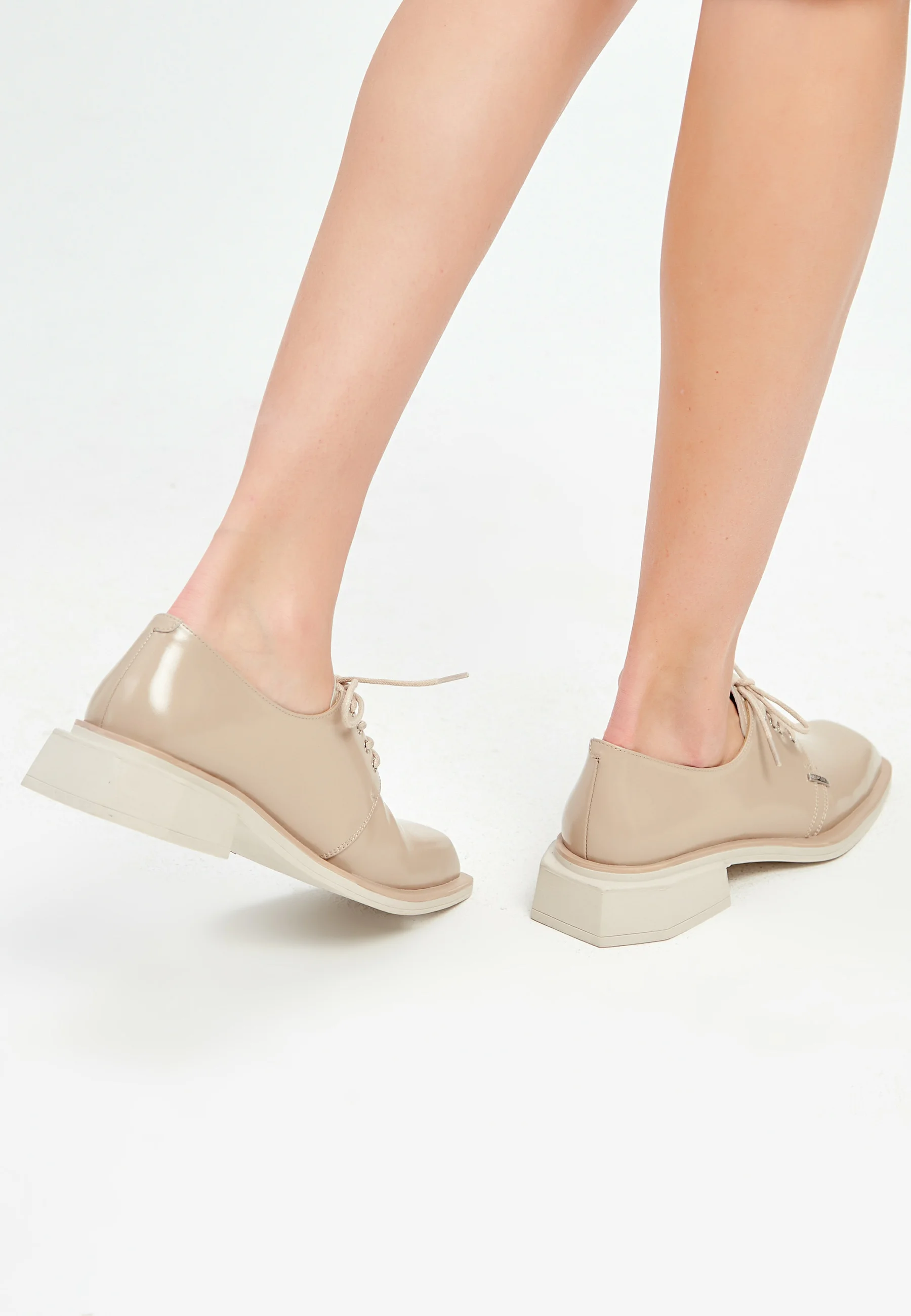 Zapatos con cordones de Cesare Gaspari
