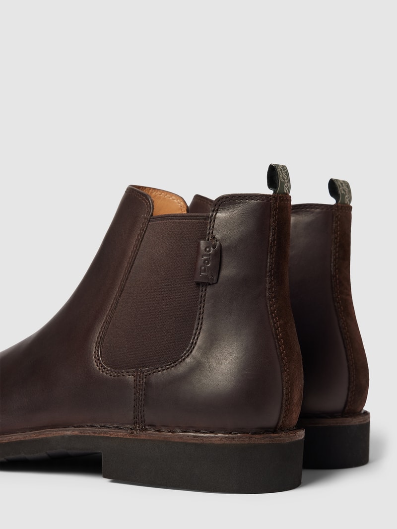 Chelsea Boots aus Leder mit elastischen Einsätzen in dunkelbraun