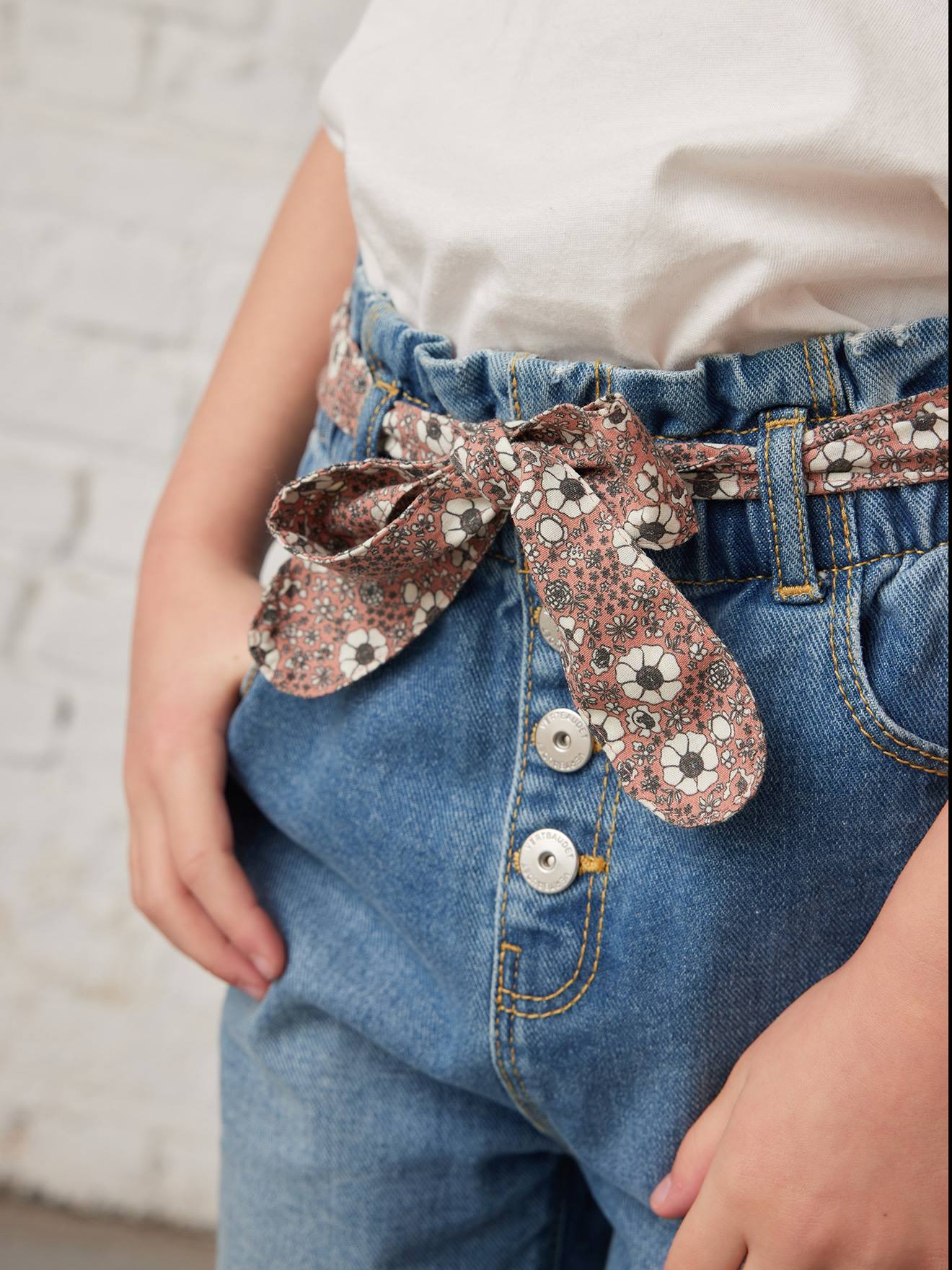 Vertbaudet Mädchen Paperbag-Jeans mit Blumen-Gürtel - grauer denim