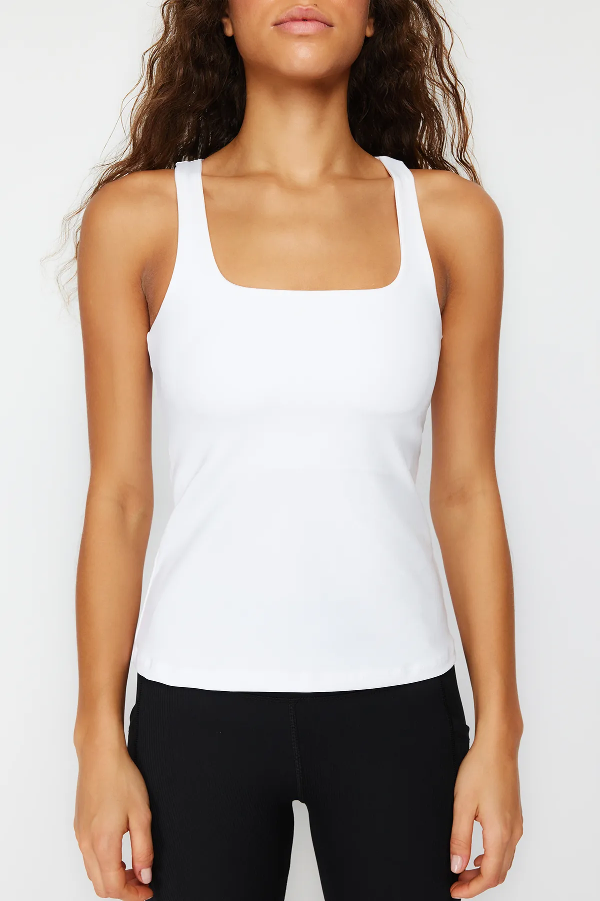 Trendyol Collection  Weißer Recovery 2-lagiger Sport-BH mit gepolsterter Innenseite, gestricktes Sport-Top/Bluse mit quadratischem Kragen THMSS24BZ00002