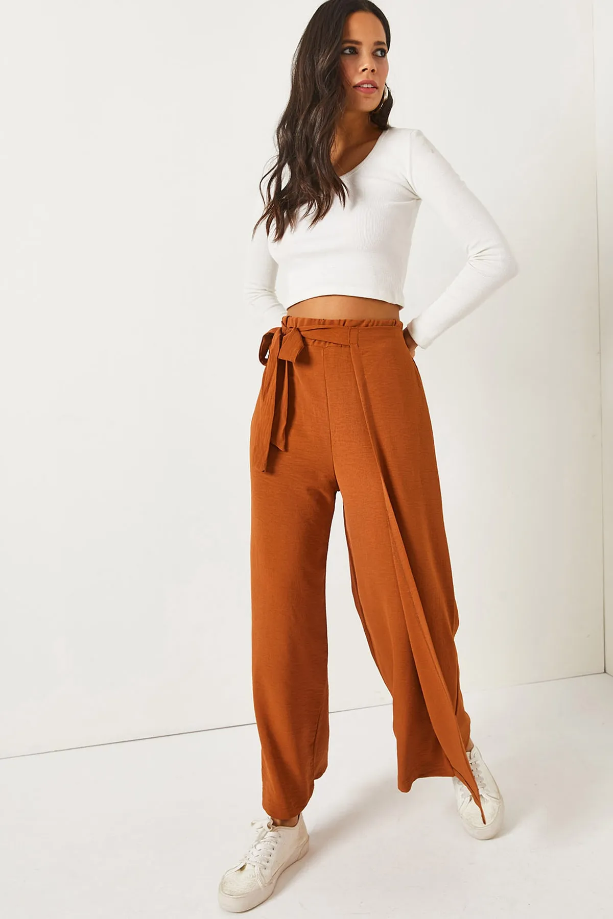 Olalook  Hellbraune Palazzo-Hose mit Bindedetail und Wickeloptik PNT-19000199