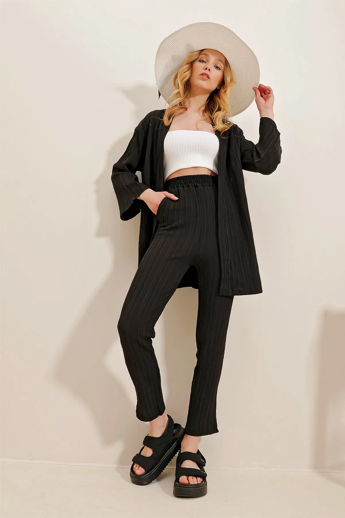 Trend Alaçatı Stili  Schwarzes Damen-Set aus Jacke mit Schalkragen und Palazzo-Hose ALC-X10146
