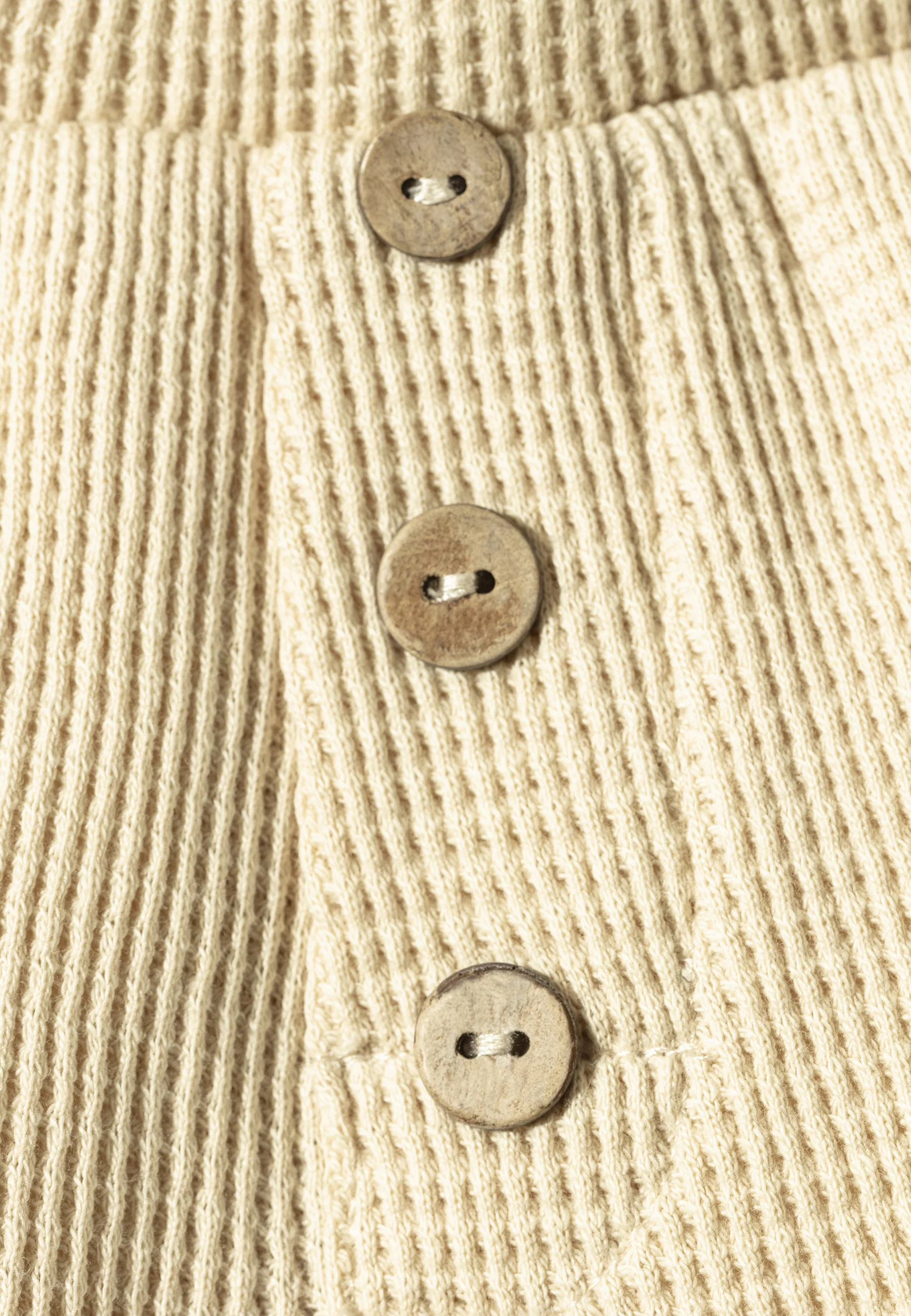 Shorts Sommer mit Deko-Knopfleiste in beige