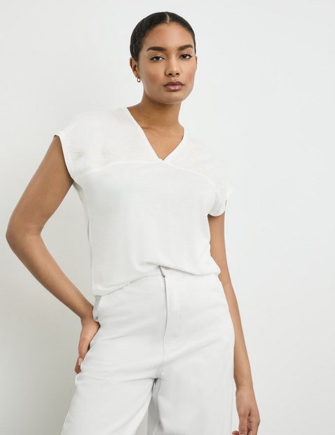 T-Shirt mit floraler Stickerei