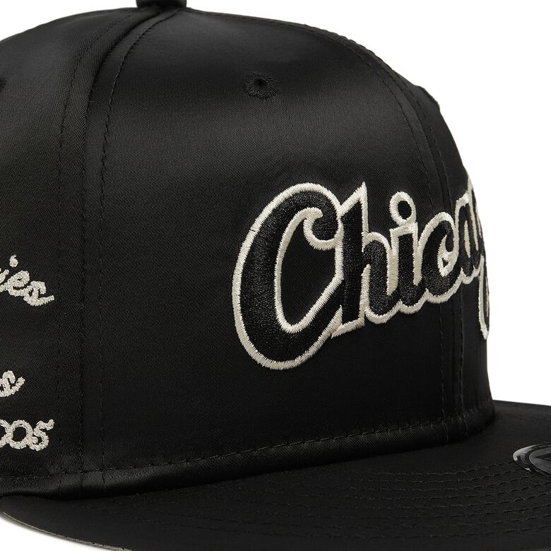 New Era Satin Script 18603 Chicago White Sox schwarz