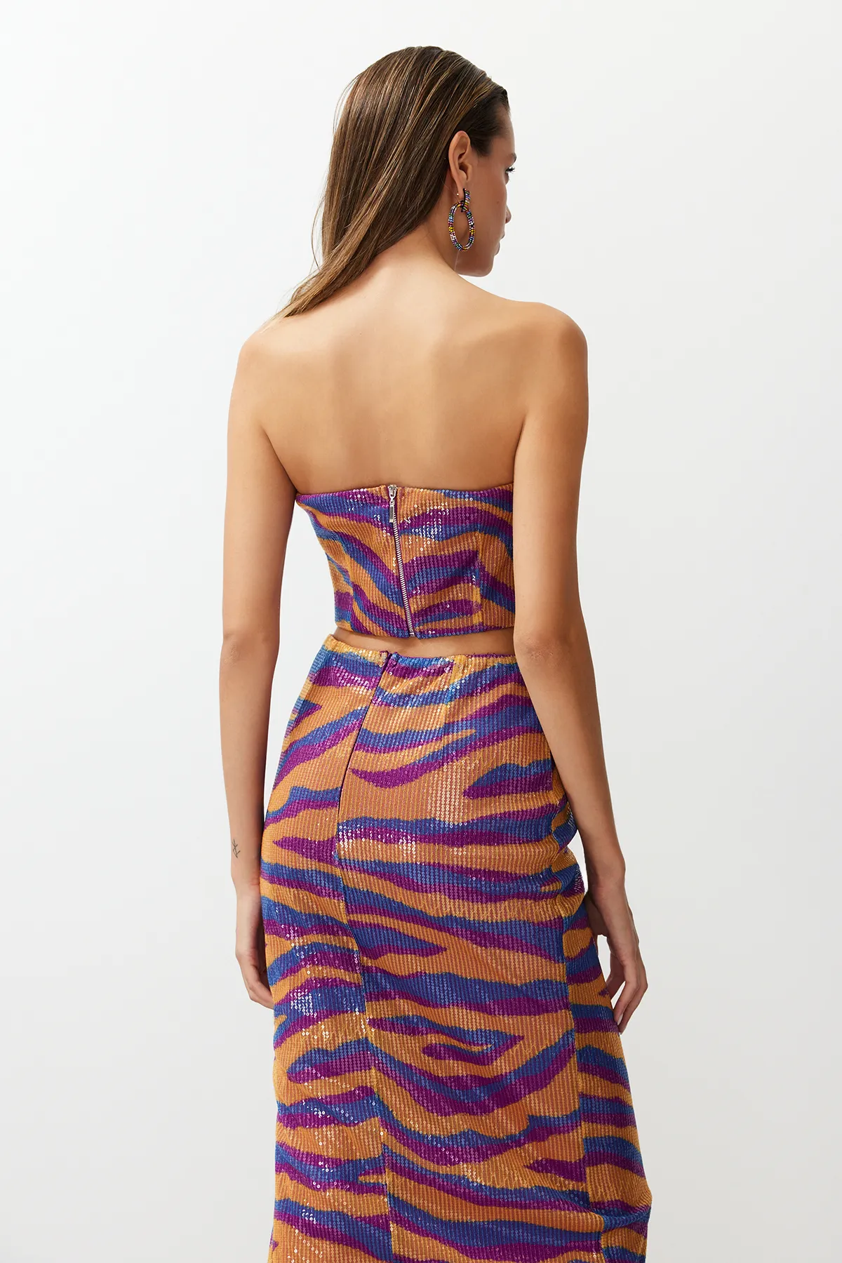 Trendyol Collection  Mehrfarbiges, gemustertes, bauchfreies, gefüttertes Bustier mit glitzernden Pailletten TPRSS24BS00009