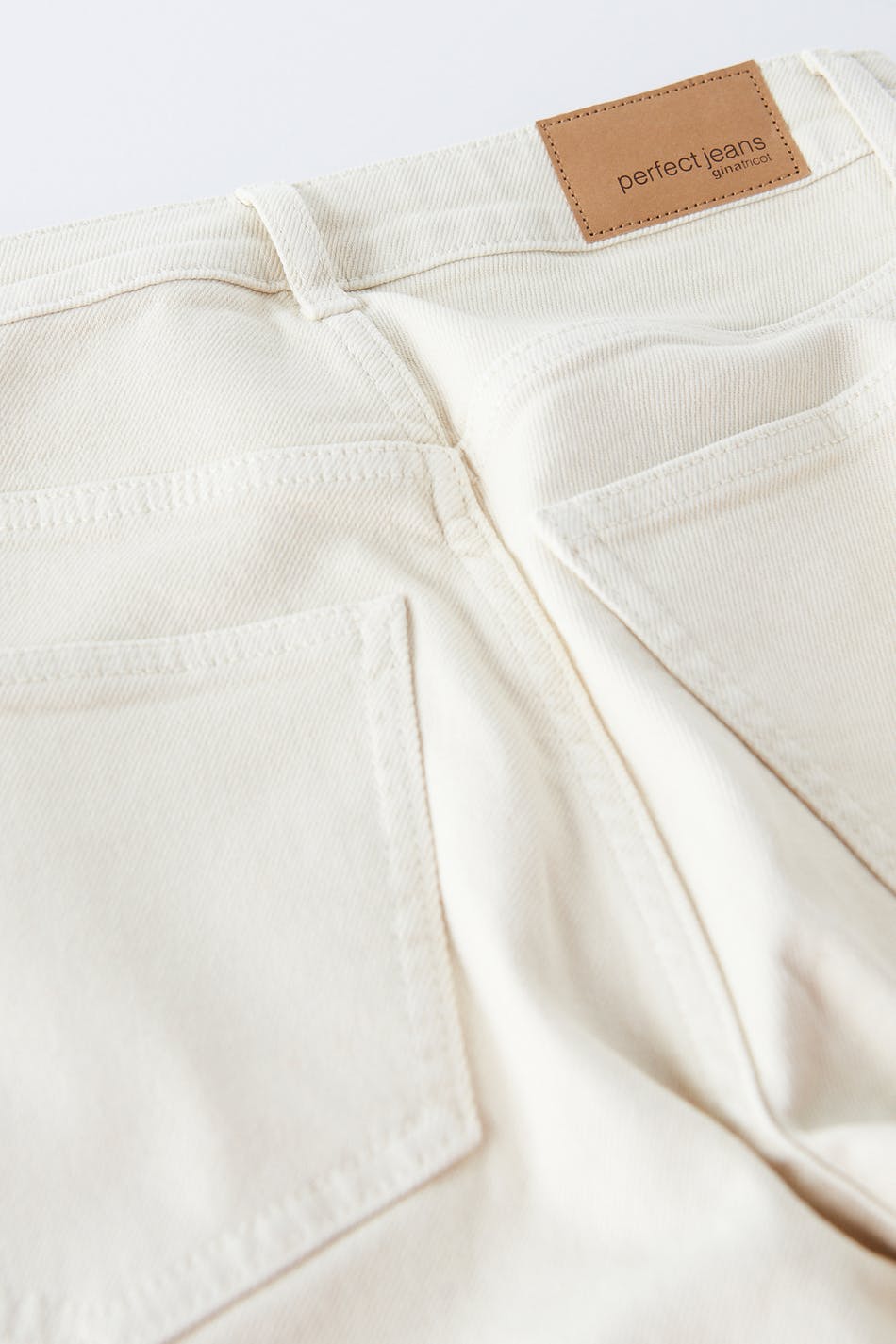 High waist slit jeans