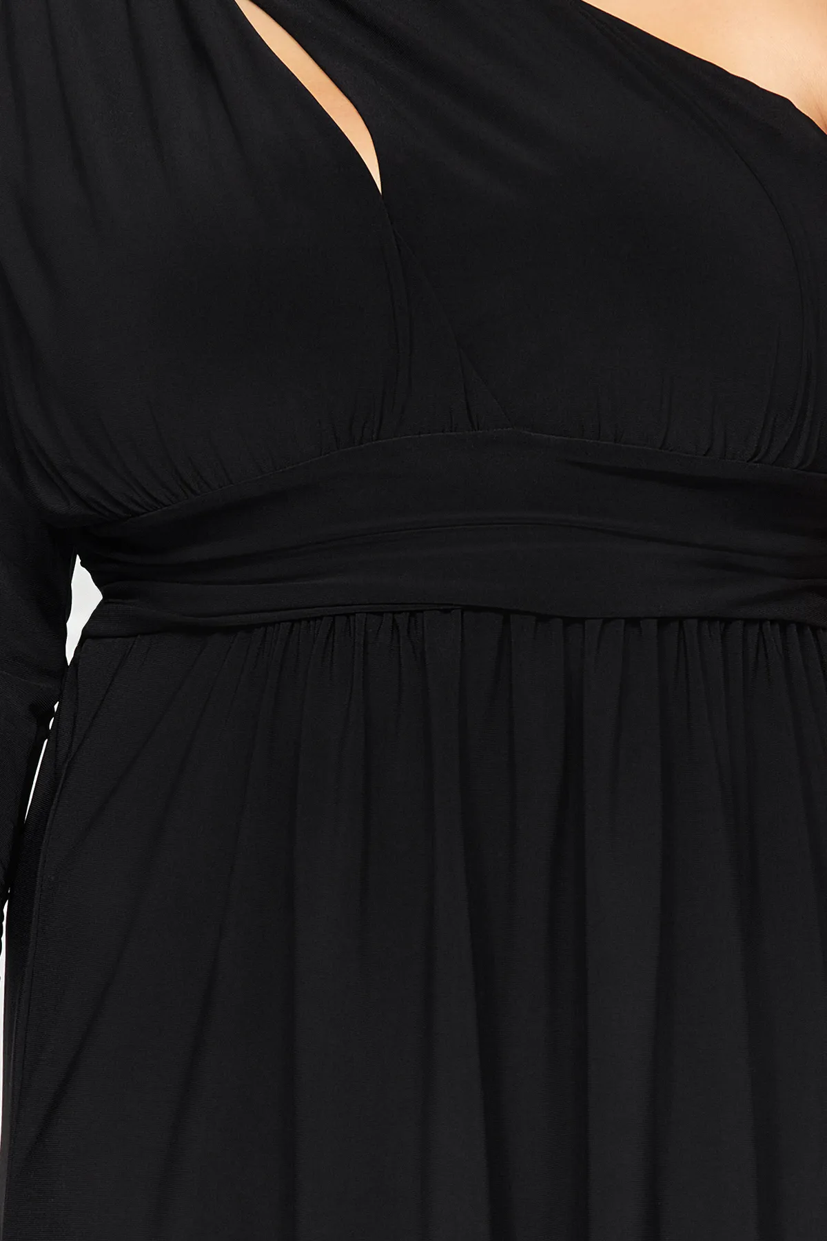 Trendyol Curve  Schwarzes, einärmliges langes Strickkleid mit Taillenöffnung TBBSS23AH00258
