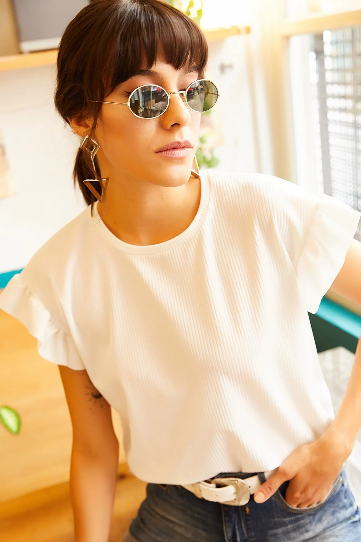 Olalook  Damen-T-Shirt mit Ecru-Ärmeln und Rüschen-Camisole TSH-19000417