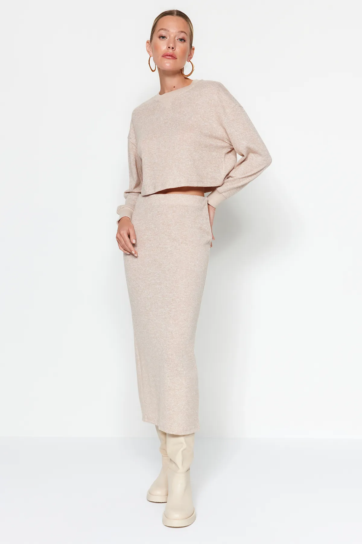 Trendyol Collection  Hellbeige Oberteil- und Unterteil-Set aus weichem Strickstoff TWOAW24AU00071