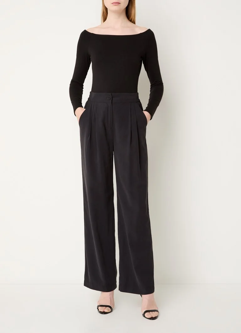 Modström Tansy top with boat neck