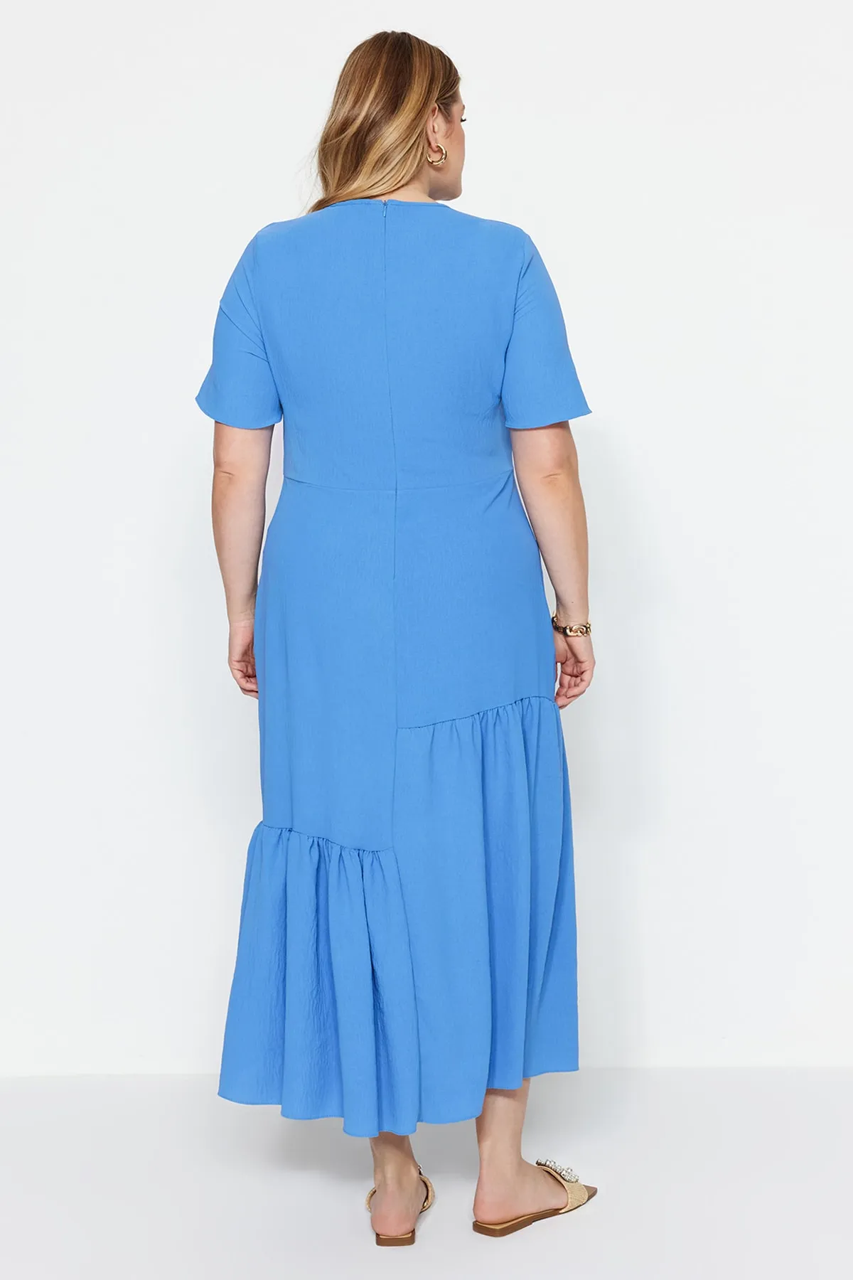 Trendyol Curve  Dunkelblaues gewebtes Volantkleid TBBSS22EL1595